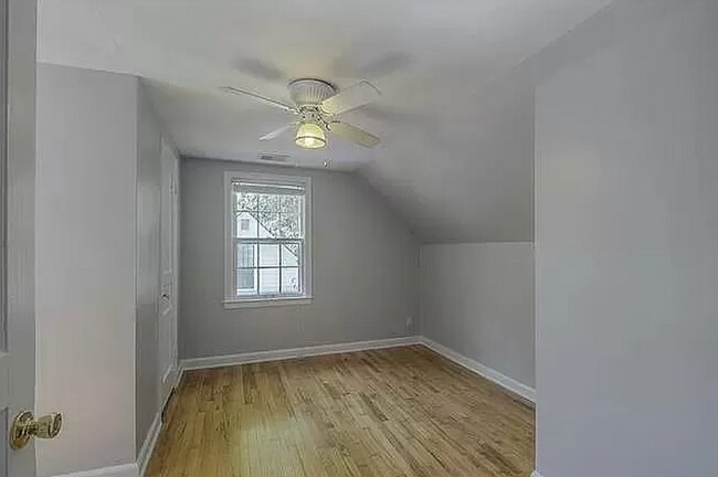 Building Photo - 5036 Mission Rd