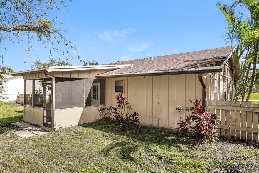 Building Photo - 167 NE Twylite Terrace