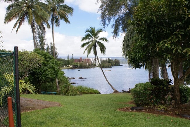 Building Photo - Orchid Manor Condo Studio w/Full kitchen + Enclosed lanai