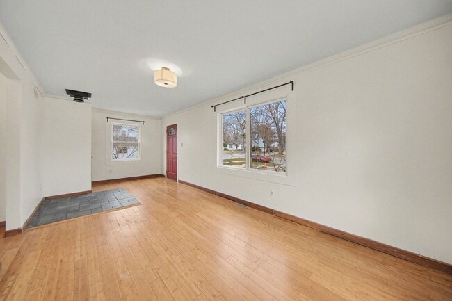 Building Photo - 808 E Cross St