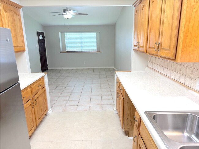 Building Photo - 534 Glenvale Dr