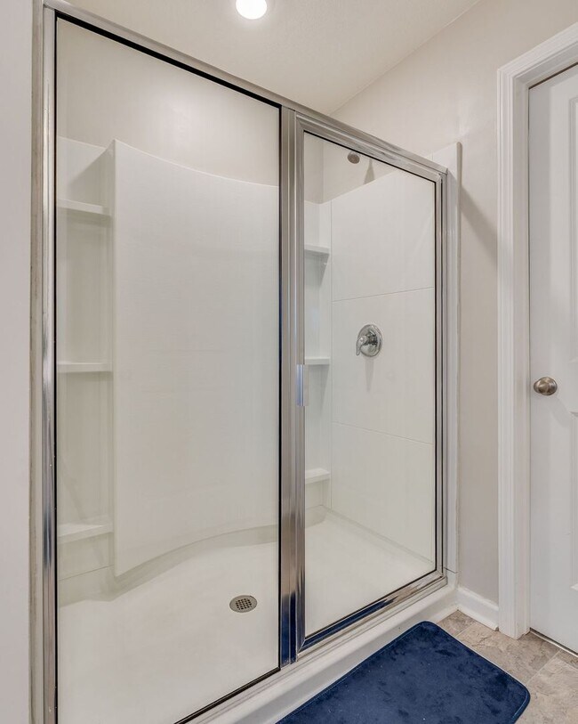 Building Photo - 4 bed/2.5 bath in Kingsport, TN