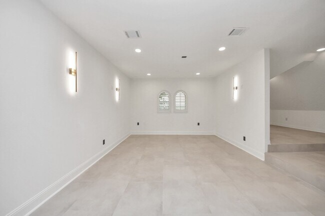 Building Photo - 23514 Bellina Dr