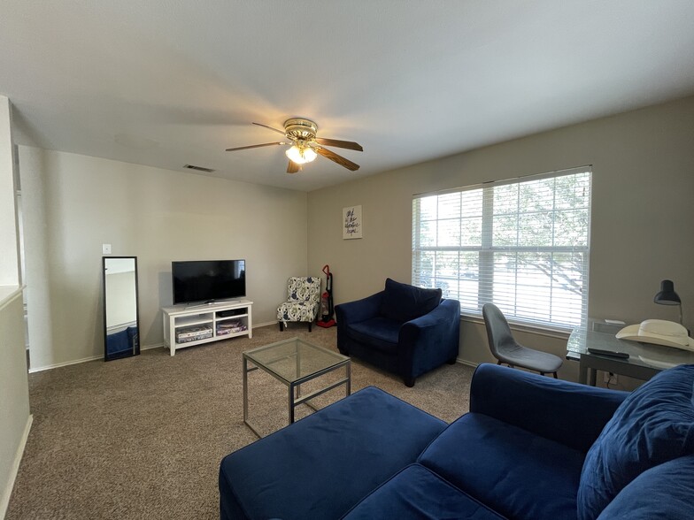 Building Photo - 10506 Tiger Way