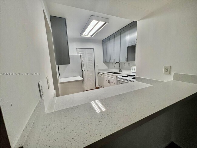 Building Photo - 10755 SW 108th Ave