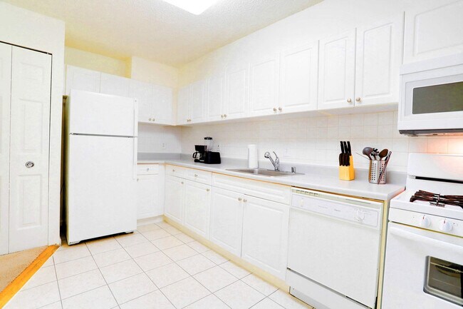Building Photo - 320 23rd St S