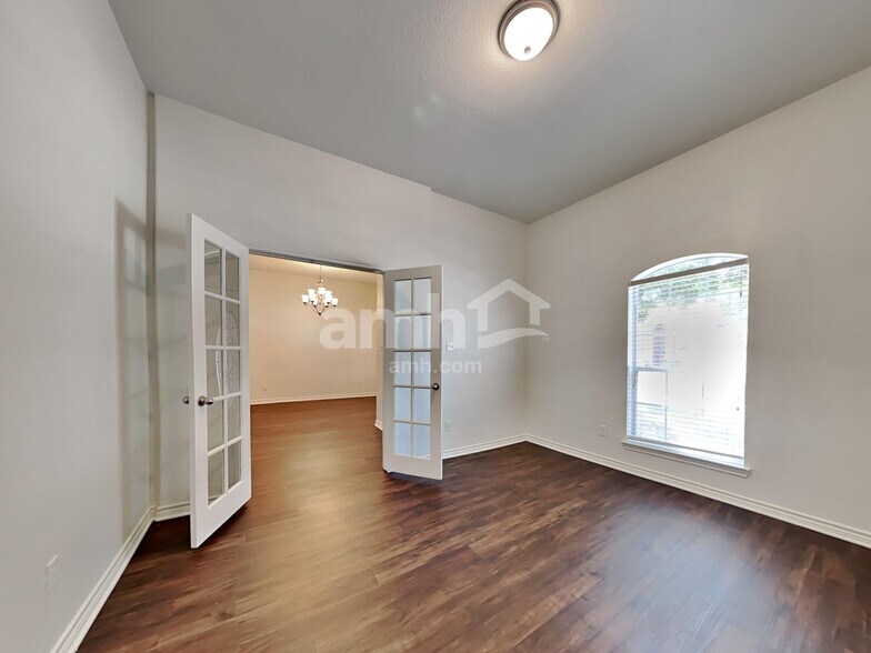 Building Photo - 1506 Melanie Trl