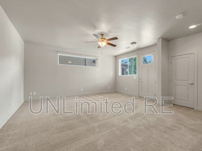 Building Photo - 2539 W Josselyn Dr