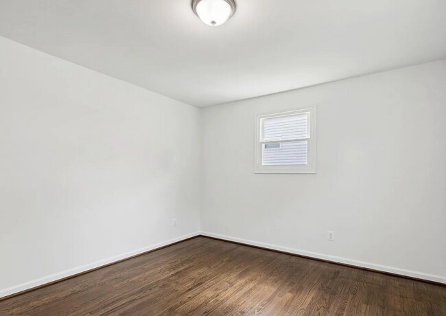Building Photo - 5522 Lanham Way