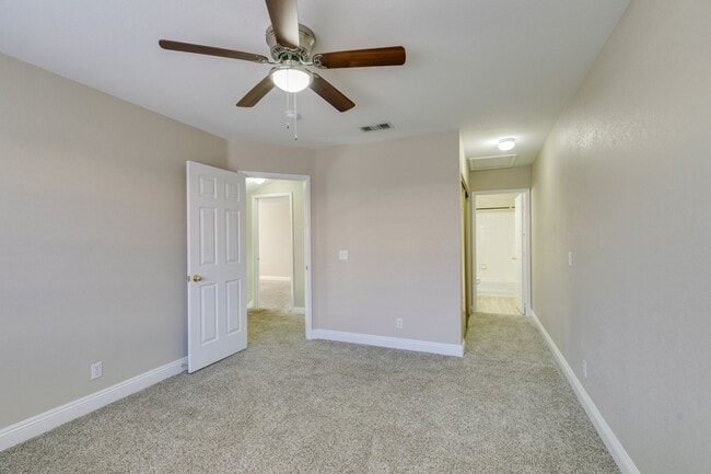Building Photo - Stylish 2-Bedroom Townhome in Green Valley with Modern Upgrades & Prime Location!