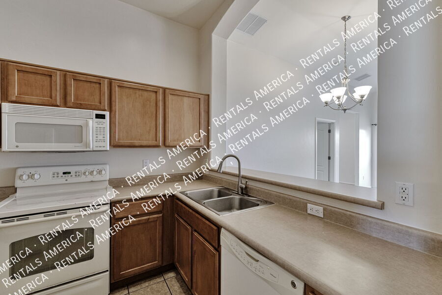 Building Photo - 6615 E Splendid Ln