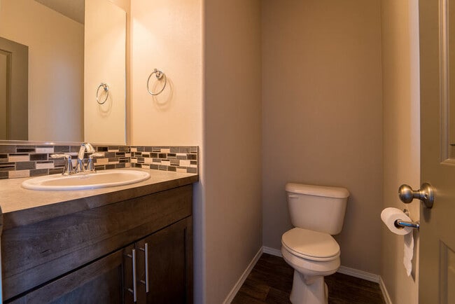 Building Photo - 705 Condor Dr