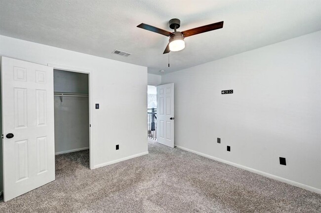 Building Photo - 12915 Stratford Heights Dr
