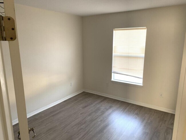 Building Photo - 2869 Club Cortile Circle