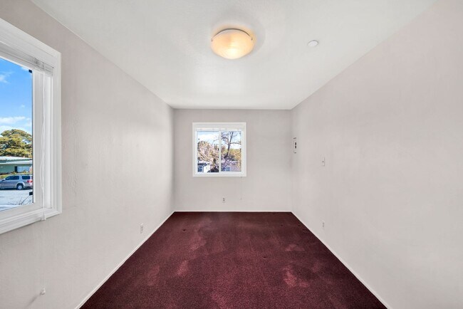 Building Photo - Welcome Home to the peaceful Shoreview Nei...