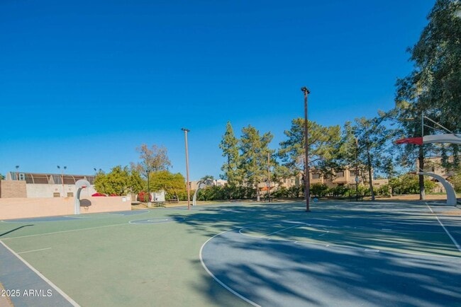 Building Photo - GORGEOUS Updated 2 bedroom Condo in Old To...