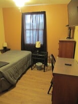 Building Photo - 702 Hughlett Ave