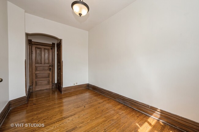Building Photo - 3216 W North Ave