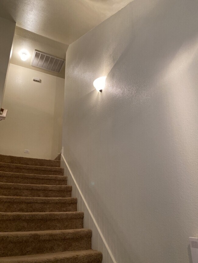 Building Photo - Townhome 3/2/2 in Arlington