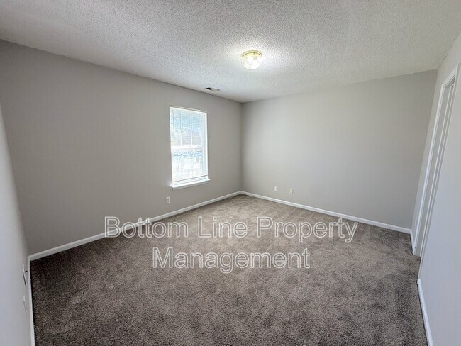 Building Photo - 5812 Silver Eagle Dr