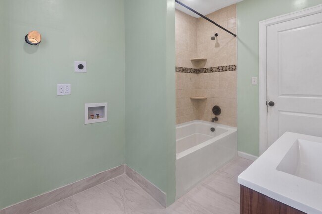 Building Photo - 271 Cator Ave