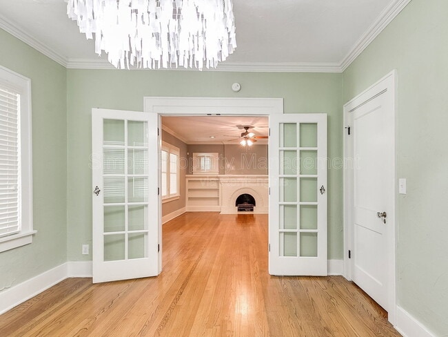 Building Photo - 2005 NW 18th St