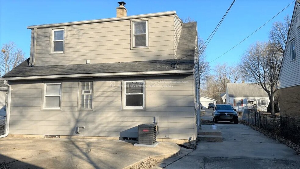 Building Photo - 5269 N 61st St