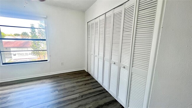 Building Photo - 487 NW 98th Ct