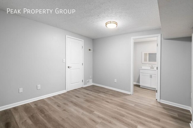 Building Photo - NOW AVAILABLE!! Newly Renovated Townhomes ...