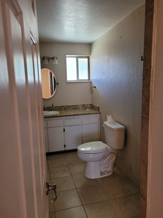 Building Photo - Pet Friendly Carson Home