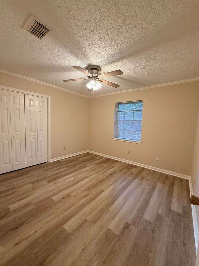 Building Photo - 9103 Dogwood Trail