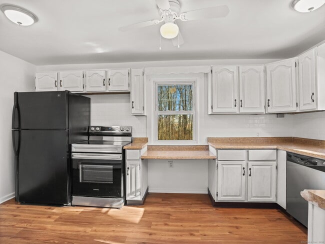 Building Photo - 500 Sport Hill Rd