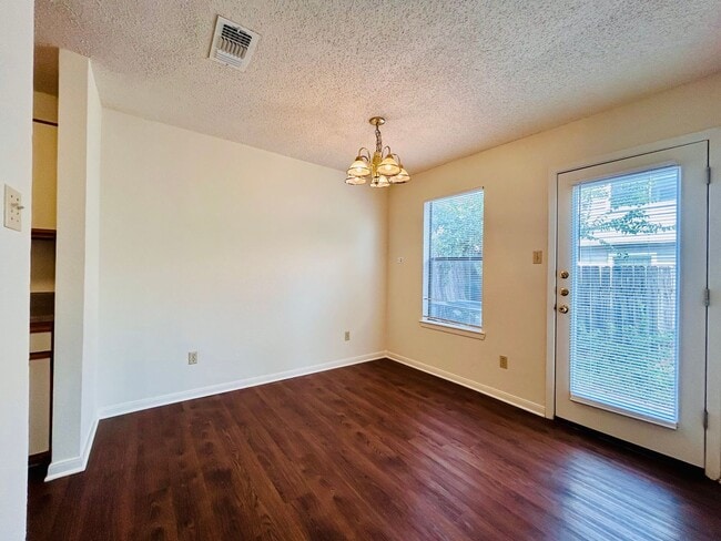 Building Photo - 8904 Schick-