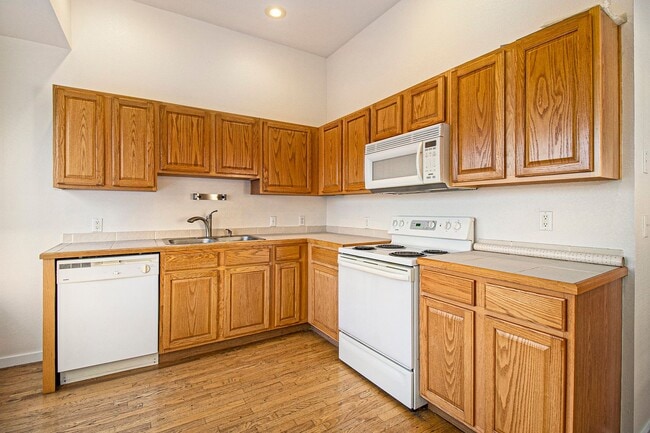 Building Photo - Unique 2-Story Loft-Style Condo w/1200 sqft of Living Space!