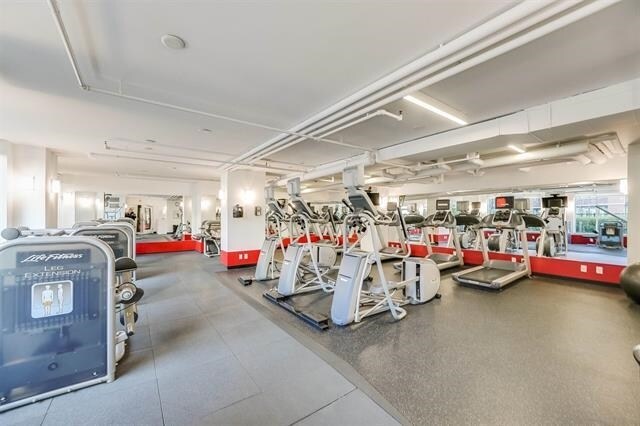 Building Photo - 1100 Maxwell Ln