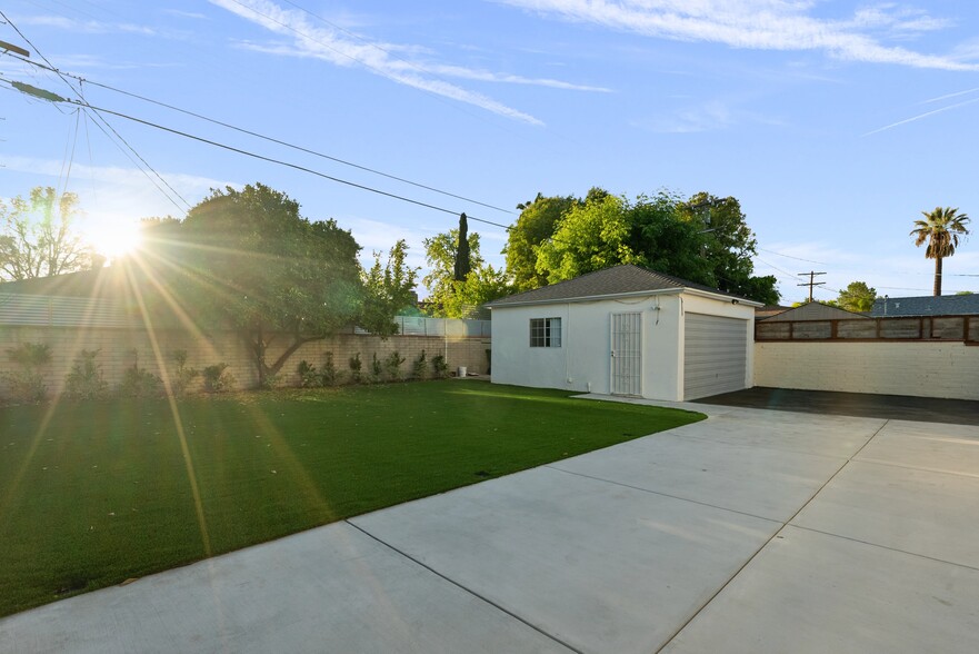 Building Photo - 6051 Teesdale Ave