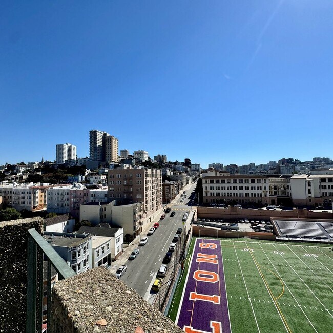 Building Photo - Just Unpack, Pour a Beverage, & Cue the Su...
