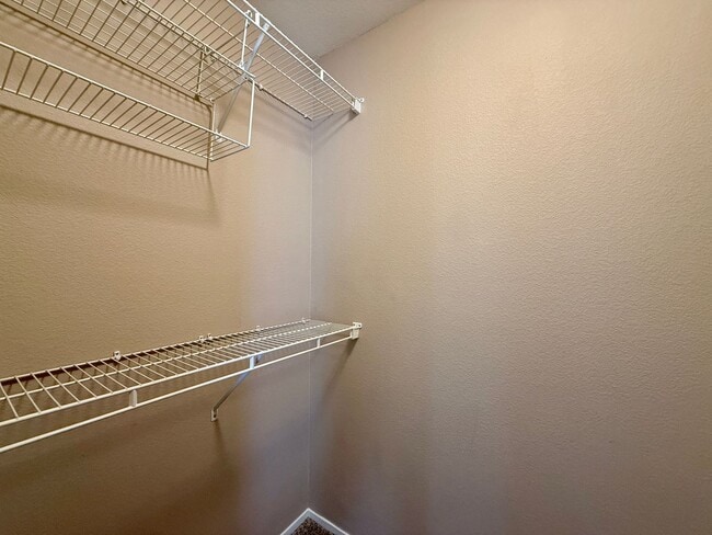 Building Photo - Beautiful 3-bedroom townhome in a desirable gated Green Valley community!