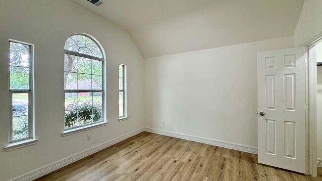 Building Photo - 7510 Golden Thistle Ln