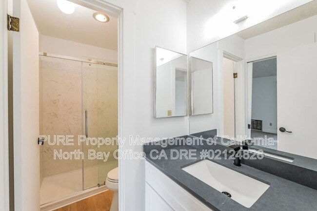 Building Photo - 629 Racquet Club Cir