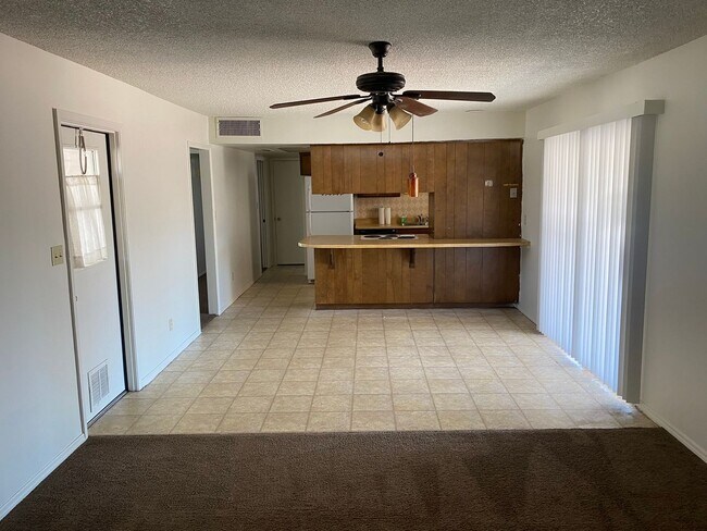 Building Photo - 3326 S Country Club Way