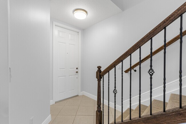 Building Photo - 3111 Waterside Cir