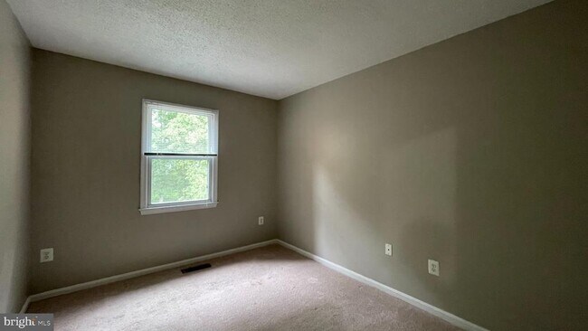 Building Photo - 14646 Ponderosa Ct