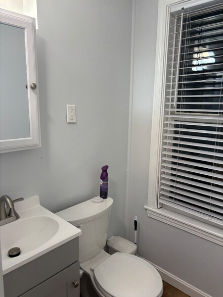 Building Photo - 29 Maple St