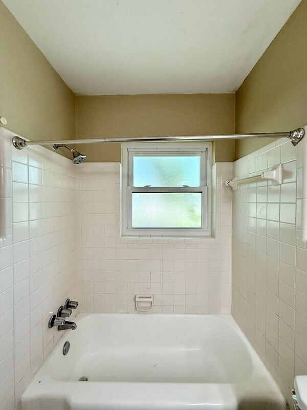 Building Photo - 2565 Granada Cir W