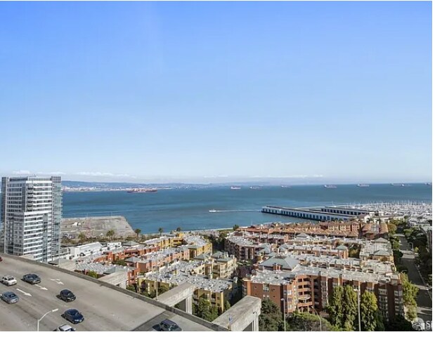 Building Photo - 425 1st St