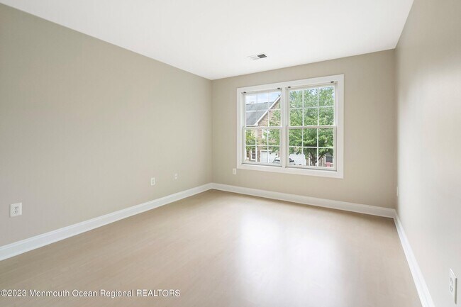 Building Photo - 25 Indigo Dr