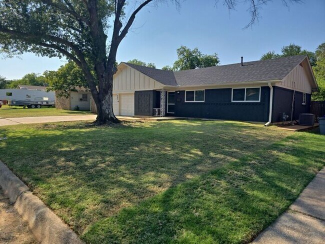 Building Photo - 202 Linda Ln