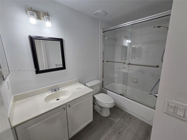 Building Photo - 331 River Bluff Ln