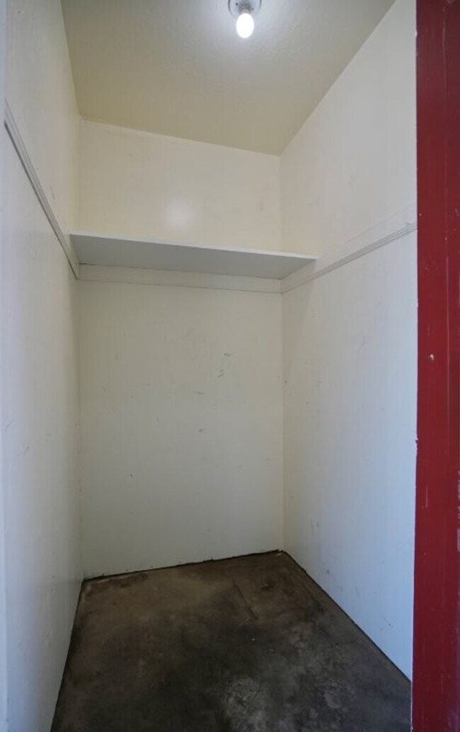 Building Photo - 511-525 Riverside Drive